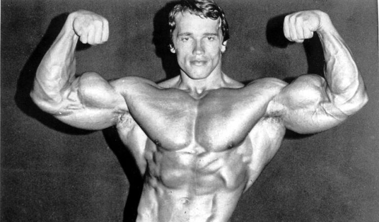 Le Physique Légendaire d’Arnold Schwarzenegger : Son Programme Massif et Comment l’Adopter